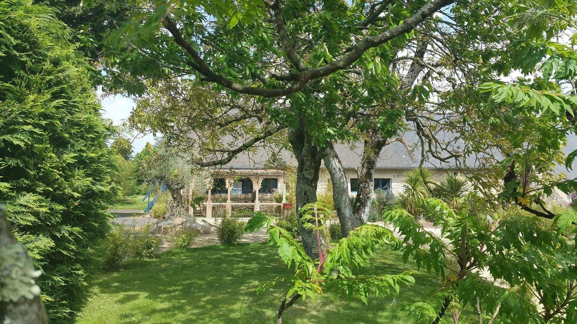 Le Domaine De Saint-Thomin Bed & Breakfast Nostang Екстериор снимка